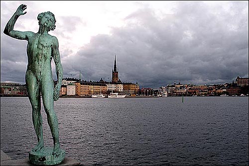 스웨덴 스톡홀름 시청 광장서 시내쪽을 바라본 모습. 